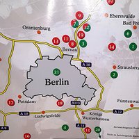 Karte mit Markierungen für Bunker in der Umgebung Berlins