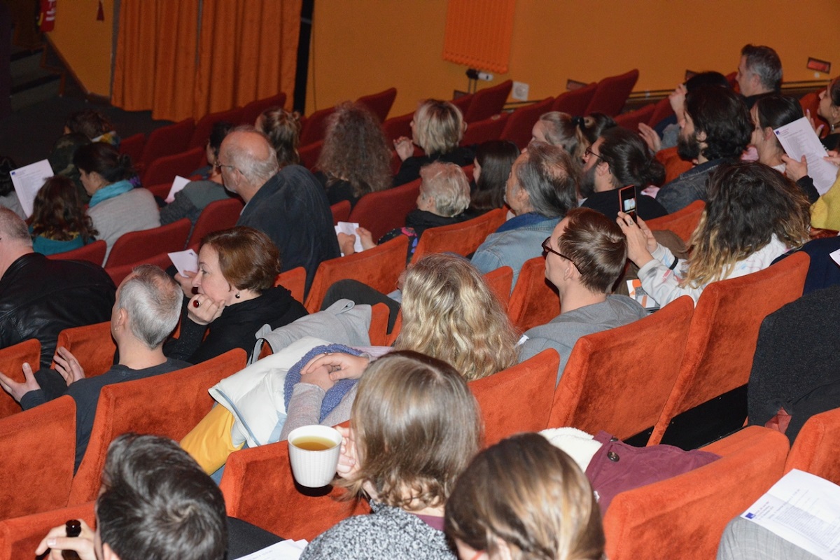 Publikum des Filmfestivals im Saal